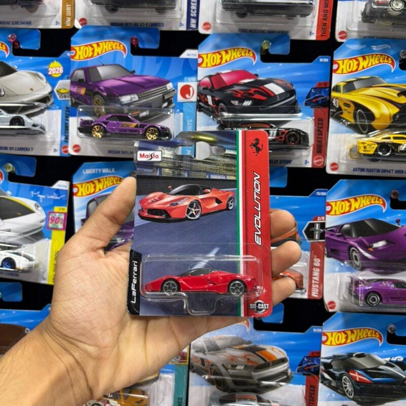 Ferrari LaFerrari F150 Red Maisto Evolution 1/64 Scale Toy Car