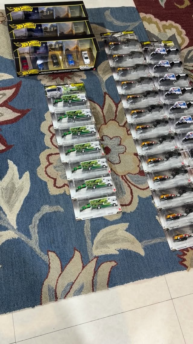 Finally got my hands on the HotWheels Rexy team transport! 🤩
#hotwheels #diecast #porsche #rexy #porsche911