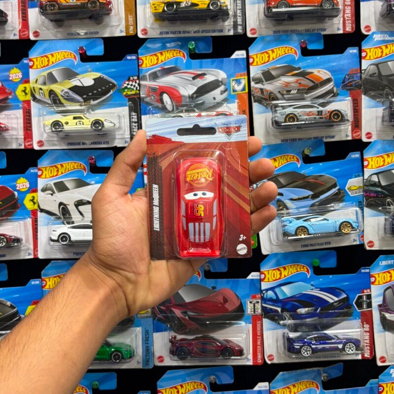 Rusteze Lightning McQueen | Disney Pixar Cars 3 Toy Vehicle Racing Car Series 1:55 Scale 8cm