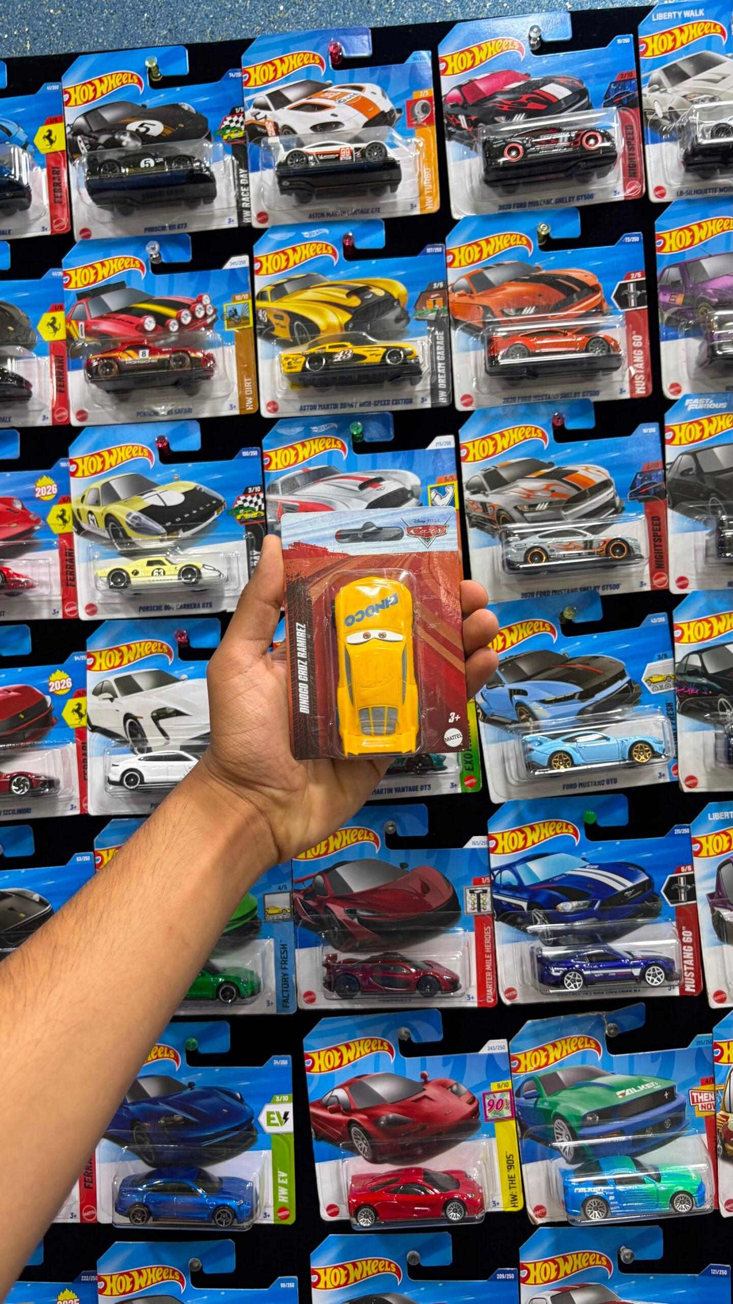 Dinoco Cruz Ramirez | Disney Pixar Cars 3 Toy Vehicle Racing Car Series 1:55 Scale 8cm