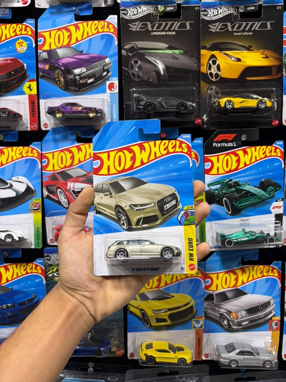 Hot Wheels '17 Audi Rs 6 Avant Mainline 1:64 Scale 1:64 Scale Diecast Model - Mint Blister Pack