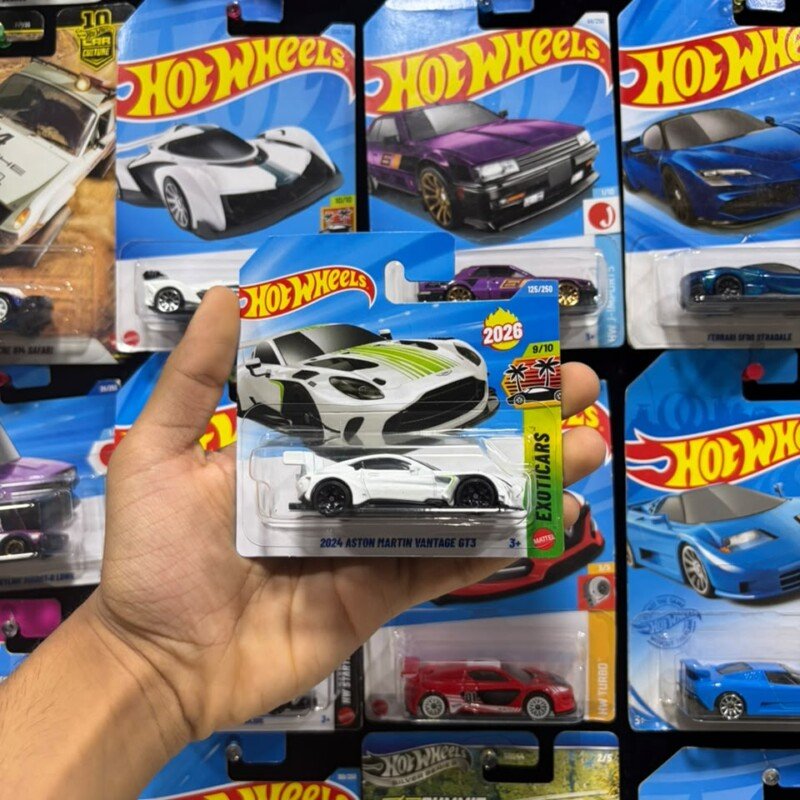 Hot Wheels 2024 Aston Martin Vantage Gt3 1:64 Scale Diecast Model - Mint Blister Pack